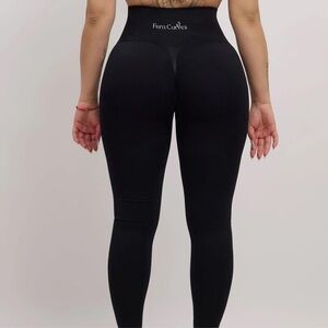 FemCurves Sujey Scrunch butt leggings - Black - Size Large